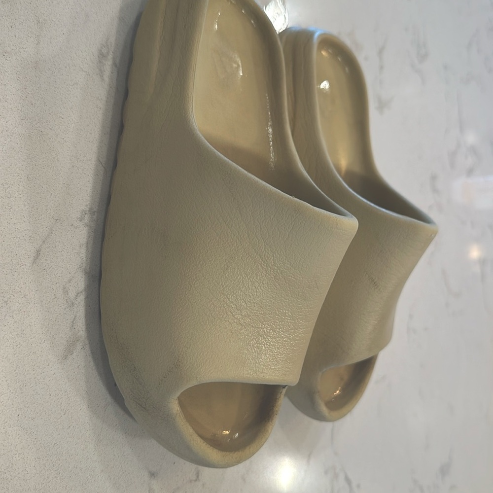 Yeezy Slides size 6 bone, worn condition